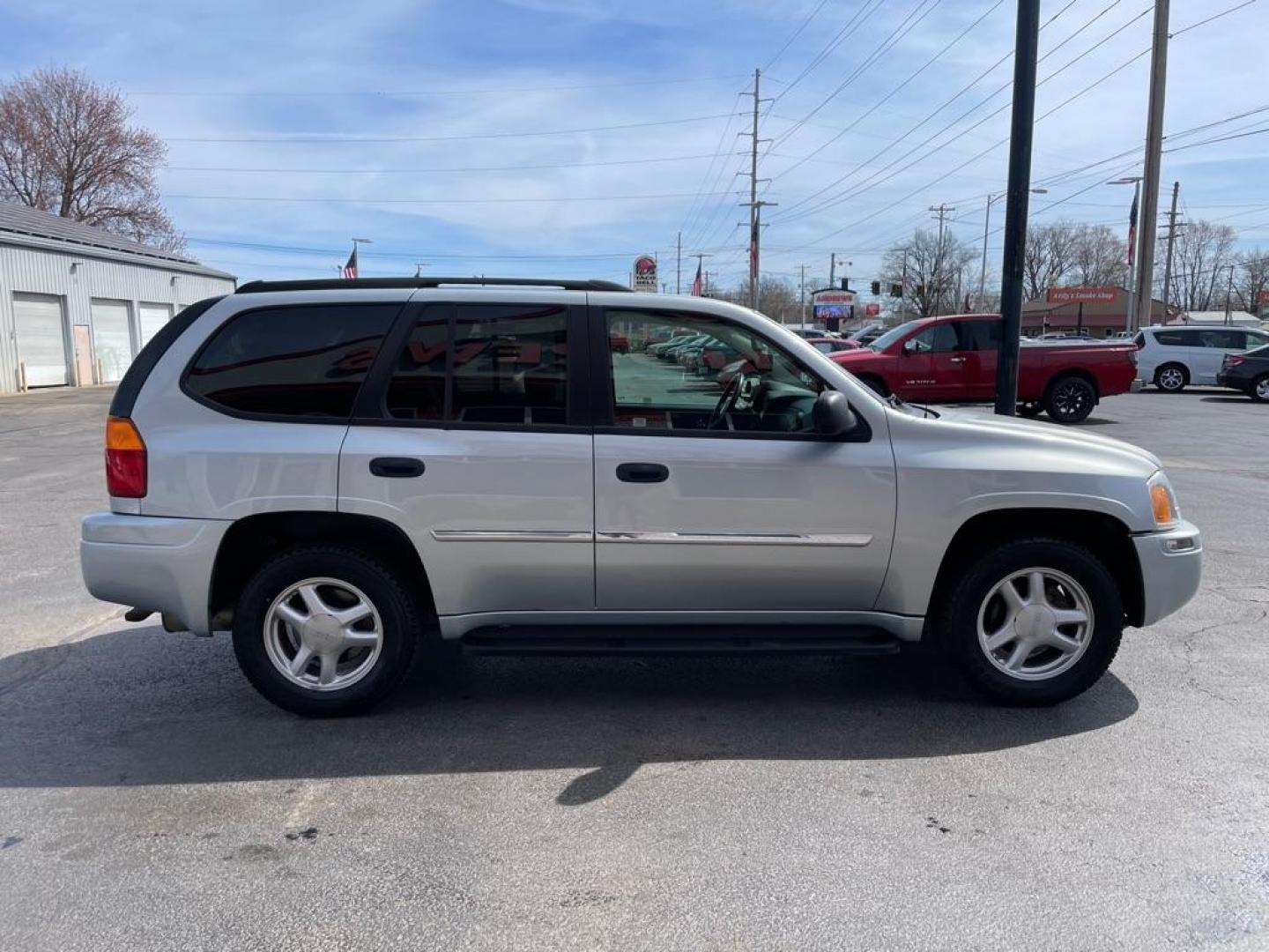 2008 SILVER GMC ENVOY SLE (1GKDS13S382) with an 4.2L engine, Automatic transmission, located at 3100 Covert Avenue, Evansville, IN, 47714, (812) 473-4492, 37.955418, -87.512238 - Photo#2