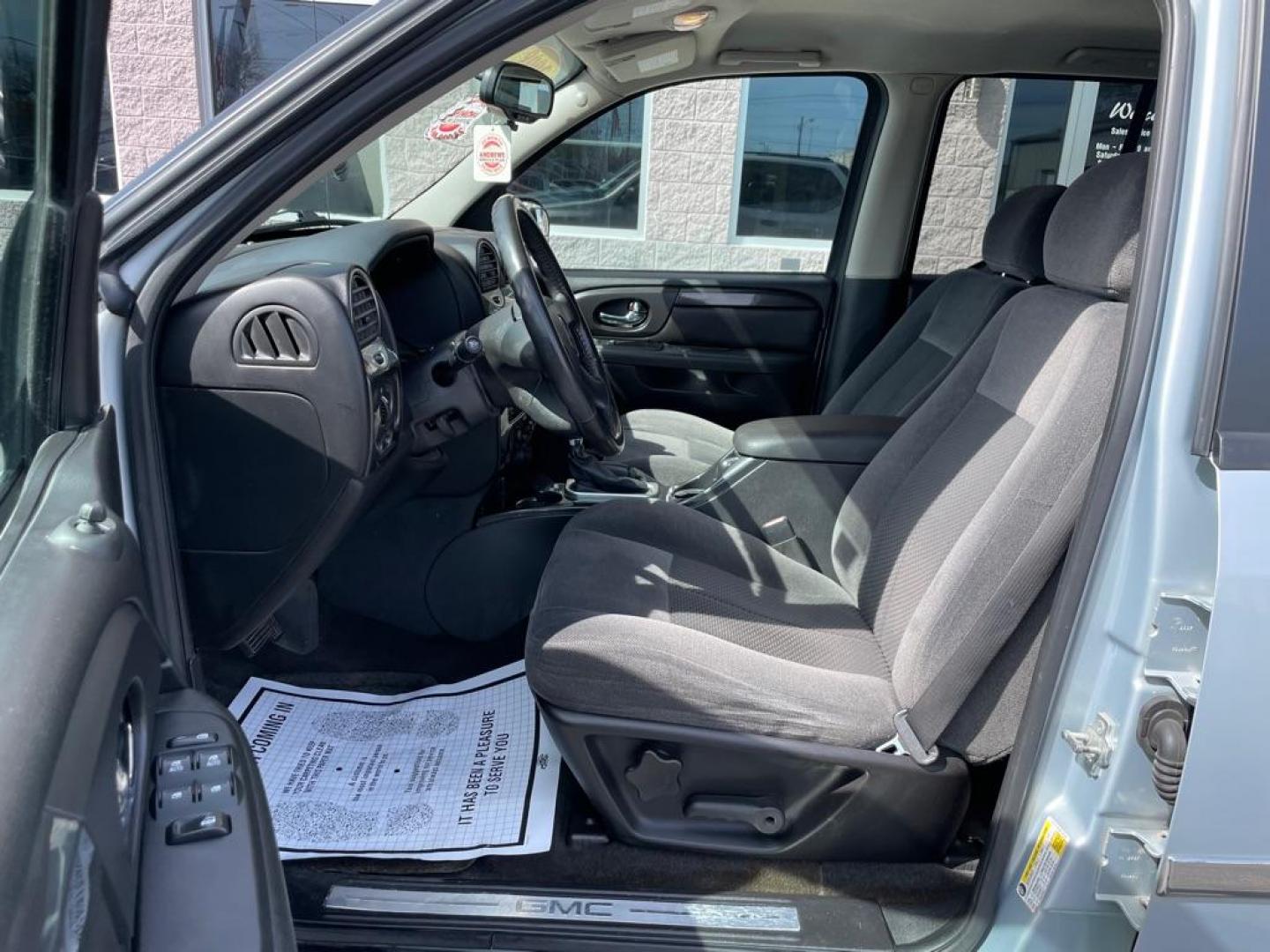 2008 SILVER GMC ENVOY SLE (1GKDS13S382) with an 4.2L engine, Automatic transmission, located at 3100 Covert Avenue, Evansville, IN, 47714, (812) 473-4492, 37.955418, -87.512238 - Photo#5