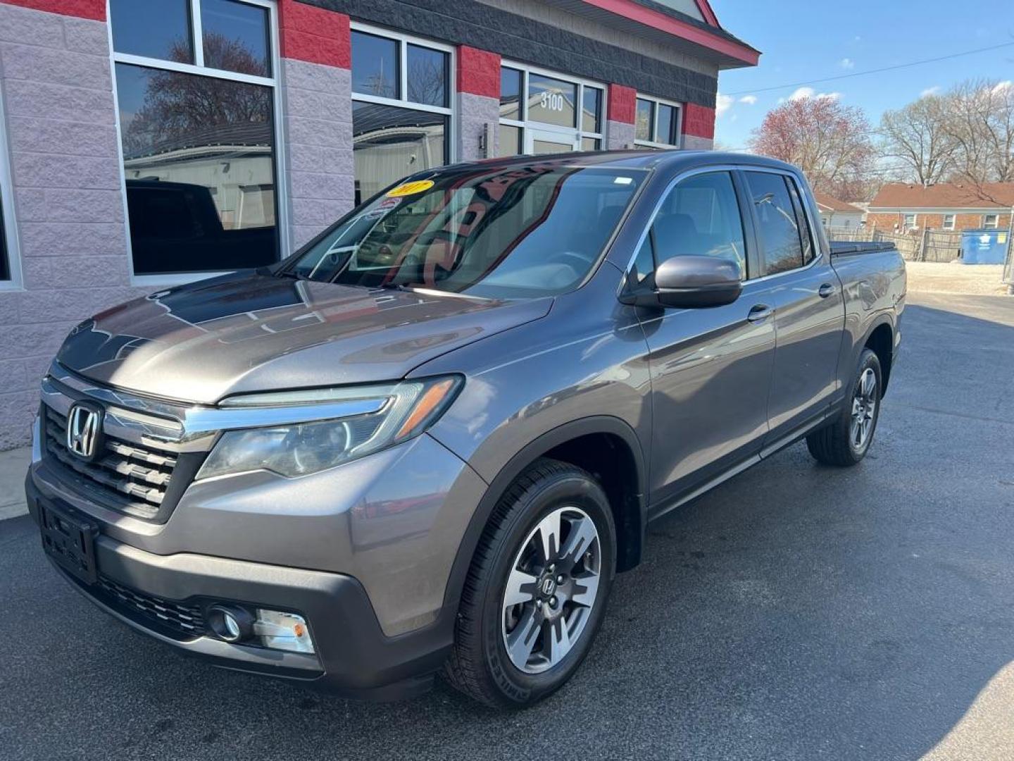 2017 GRAY HONDA RIDGELINE RTL (5FPYK3F50HB) with an 3.5L engine, Automatic transmission, located at 3100 Covert Avenue, Evansville, IN, 47714, (812) 473-4492, 37.955418, -87.512238 - Photo#2