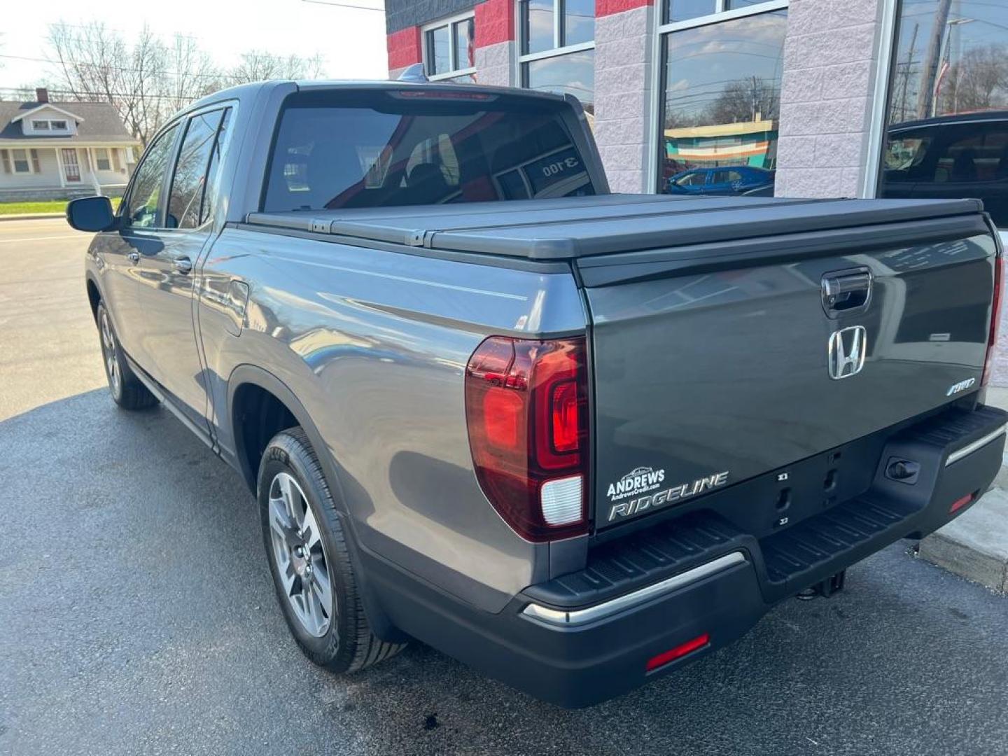 2017 GRAY HONDA RIDGELINE RTL (5FPYK3F50HB) with an 3.5L engine, Automatic transmission, located at 3100 Covert Avenue, Evansville, IN, 47714, (812) 473-4492, 37.955418, -87.512238 - Photo#3