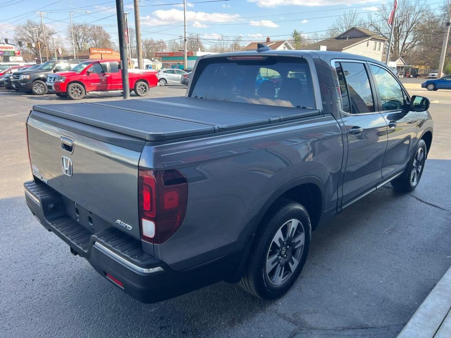 2017 GRAY HONDA RIDGELINE RTL (5FPYK3F50HB) with an 3.5L engine, Automatic transmission, located at 3100 Covert Avenue, Evansville, IN, 47714, (812) 473-4492, 37.955418, -87.512238 - Photo#5