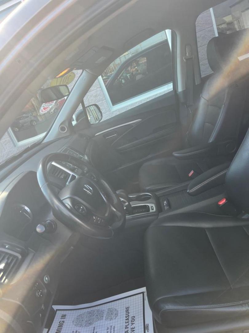 2017 GRAY HONDA RIDGELINE RTL (5FPYK3F50HB) with an 3.5L engine, Automatic transmission, located at 3100 Covert Avenue, Evansville, IN, 47714, (812) 473-4492, 37.955418, -87.512238 - Photo#8