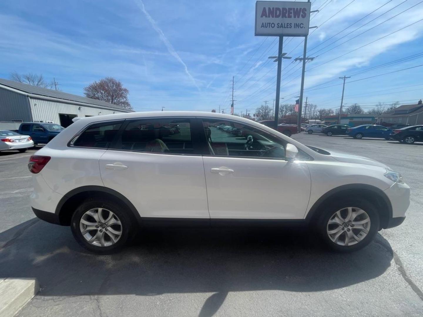 2015 WHITE MAZDA CX-9 TOURING (JM3TB3CV8F0) with an 3.7L engine, Automatic transmission, located at 3100 Covert Avenue, Evansville, IN, 47714, (812) 473-4492, 37.955418, -87.512238 - Photo#2