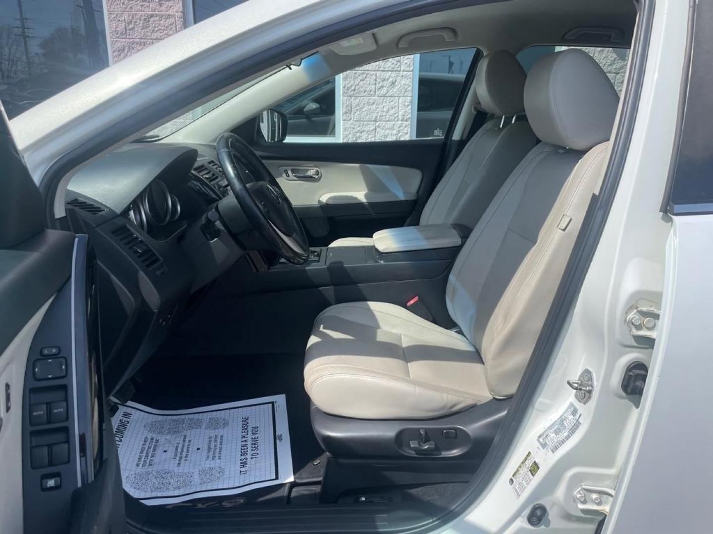 2015 WHITE MAZDA CX-9 TOURING (JM3TB3CV8F0) with an 3.7L engine, Automatic transmission, located at 3100 Covert Avenue, Evansville, IN, 47714, (812) 473-4492, 37.955418, -87.512238 - Photo#5
