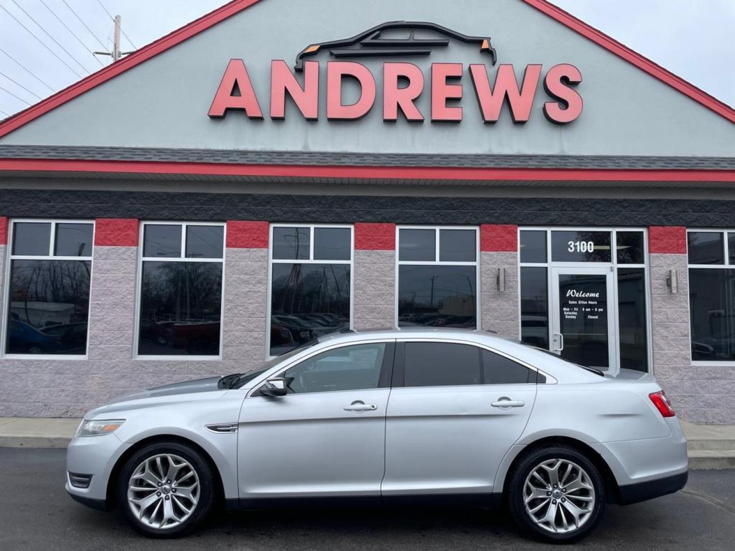 2013 SILVER FORD TAURUS LIMITED (1FAHP2F81DG) with an 3.5L engine, Automatic transmission, located at 3100 Covert Avenue, Evansville, IN, 47714, (812) 473-4492, 37.955418, -87.512238 - Photo#0