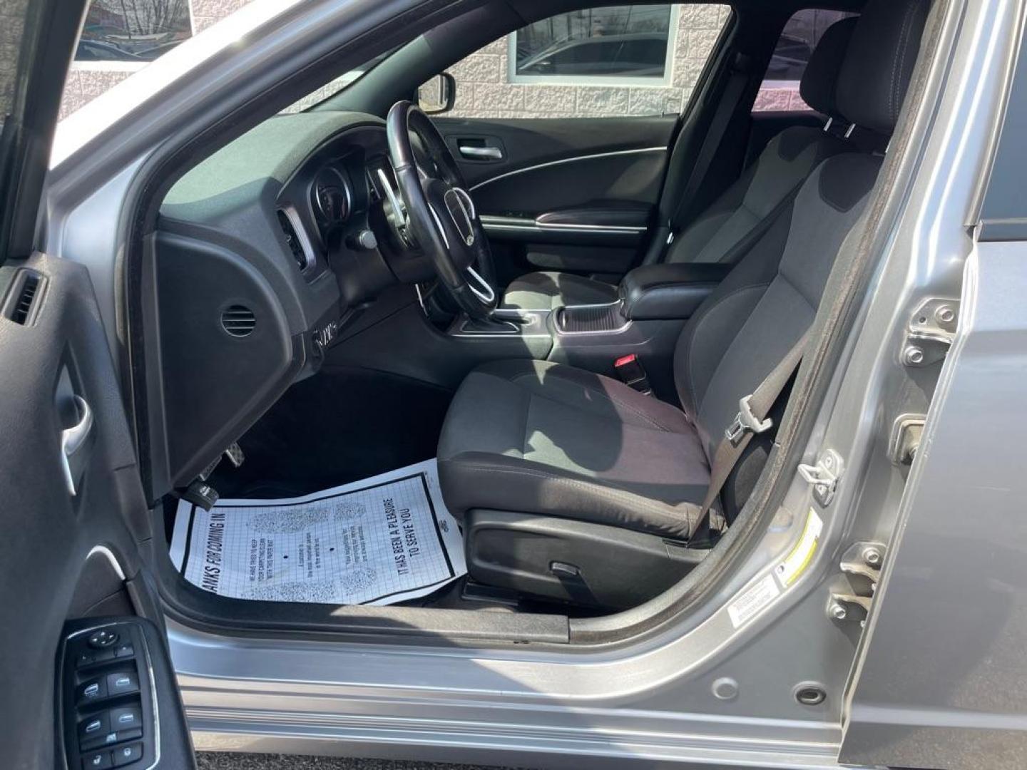 2015 SILVER DODGE CHARGER SE (2C3CDXBG9FH) with an 3.6L engine, Automatic transmission, located at 3100 Covert Avenue, Evansville, IN, 47714, (812) 473-4492, 37.955418, -87.512238 - Photo#5