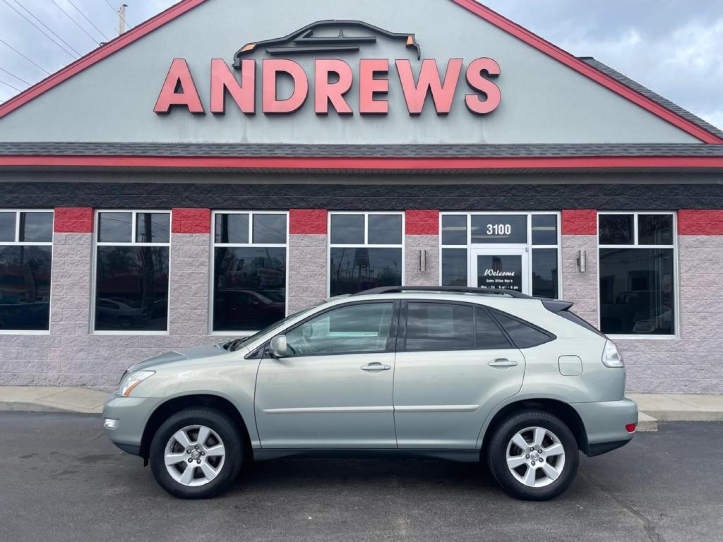 2007 SILVER LEXUS RX 350 (2T2HK31U87C) with an 3.5L engine, Automatic transmission, located at 3100 Covert Avenue, Evansville, IN, 47714, (812) 473-4492, 37.955418, -87.512238 - Photo#0