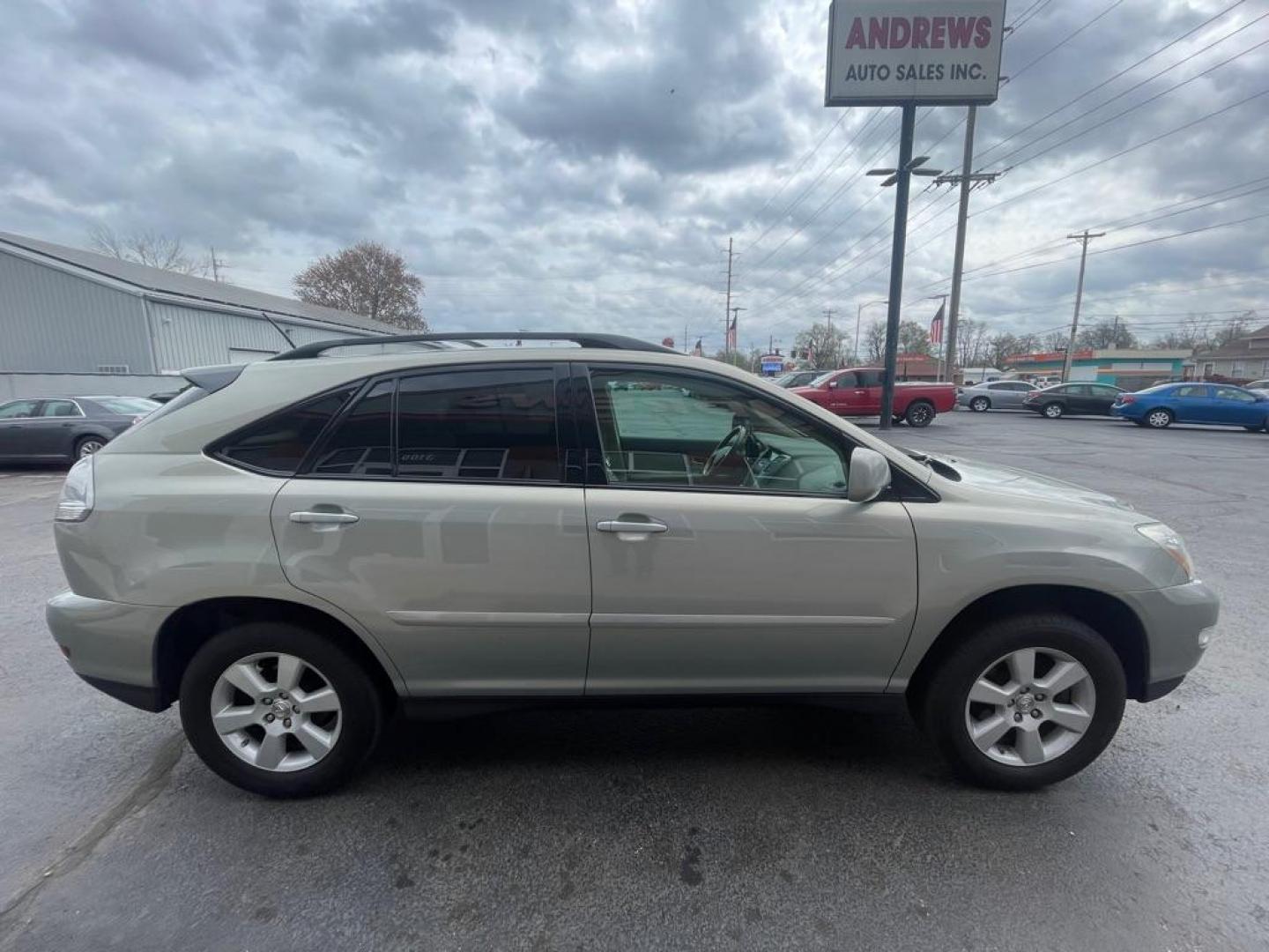 2007 SILVER LEXUS RX 350 (2T2HK31U87C) with an 3.5L engine, Automatic transmission, located at 3100 Covert Avenue, Evansville, IN, 47714, (812) 473-4492, 37.955418, -87.512238 - Photo#2