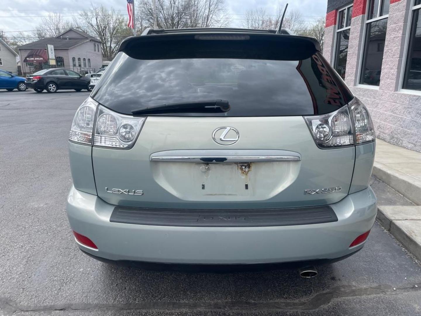 2007 SILVER LEXUS RX 350 (2T2HK31U87C) with an 3.5L engine, Automatic transmission, located at 3100 Covert Avenue, Evansville, IN, 47714, (812) 473-4492, 37.955418, -87.512238 - Photo#3