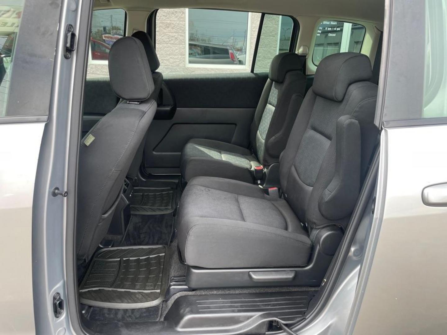 2010 GRAY MAZDA 5 (JM1CR2W33A0) with an 2.3L engine, Automatic transmission, located at 3100 Covert Avenue, Evansville, IN, 47714, (812) 473-4492, 37.955418, -87.512238 - Photo#6