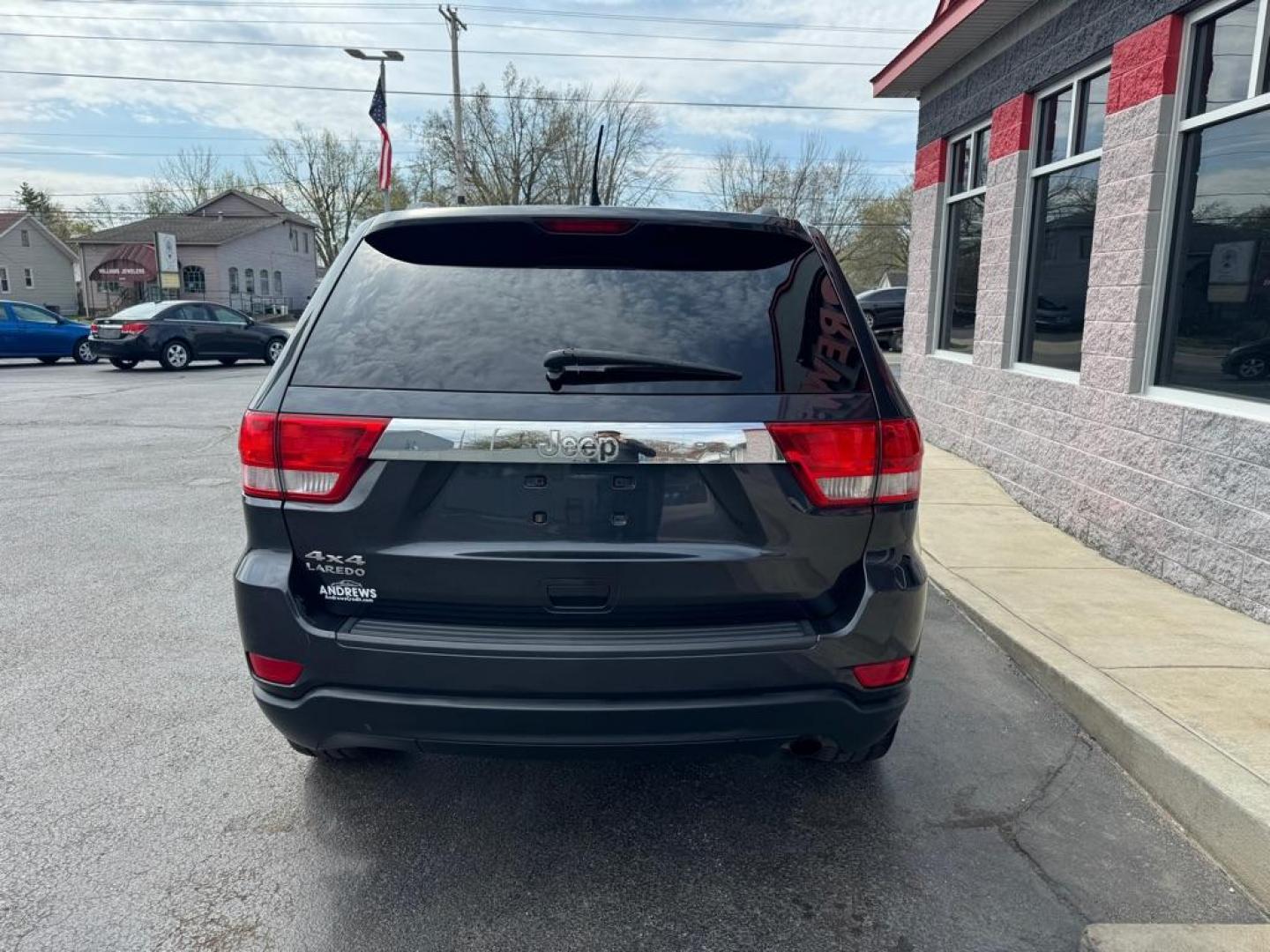 2013 BLACK JEEP GRAND CHEROKEE LAREDO (1C4RJFAG3DC) with an 3.6L engine, Automatic transmission, located at 3100 Covert Avenue, Evansville, IN, 47714, (812) 473-4492, 37.955418, -87.512238 - Photo#3