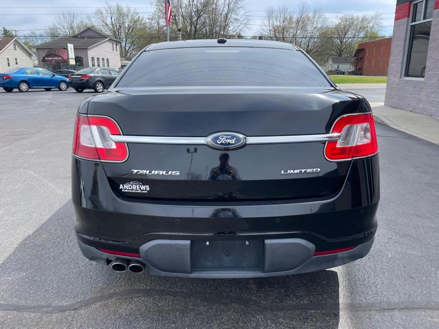2012 BLACK FORD TAURUS LIMITED (1FAHP2FW3CG) with an 3.5L engine, Automatic transmission, located at 3100 Covert Avenue, Evansville, IN, 47714, (812) 473-4492, 37.955418, -87.512238 - Photo#3