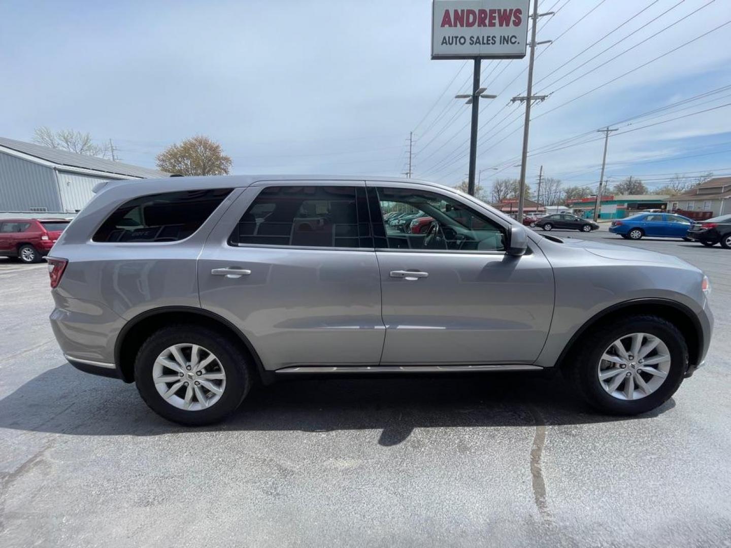 2019 SILVER DODGE DURANGO SXT (1C4RDHAG5KC) with an 3.6L engine, Automatic transmission, located at 3100 Covert Avenue, Evansville, IN, 47714, (812) 473-4492, 37.955418, -87.512238 - Photo#2