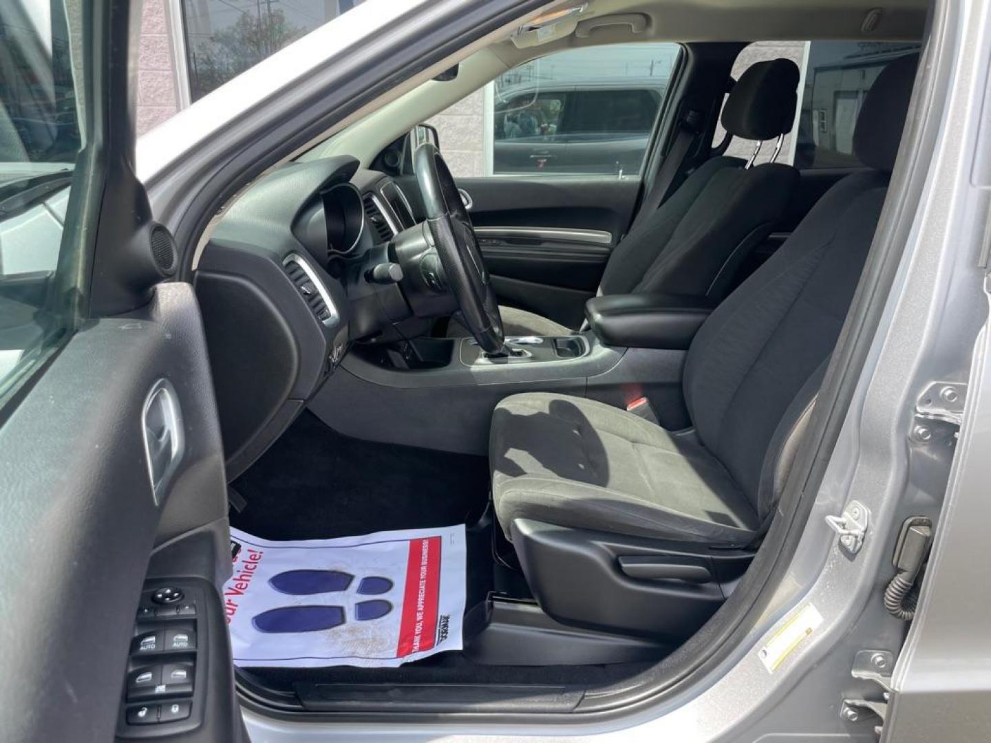 2019 SILVER DODGE DURANGO SXT (1C4RDHAG5KC) with an 3.6L engine, Automatic transmission, located at 3100 Covert Avenue, Evansville, IN, 47714, (812) 473-4492, 37.955418, -87.512238 - Photo#5