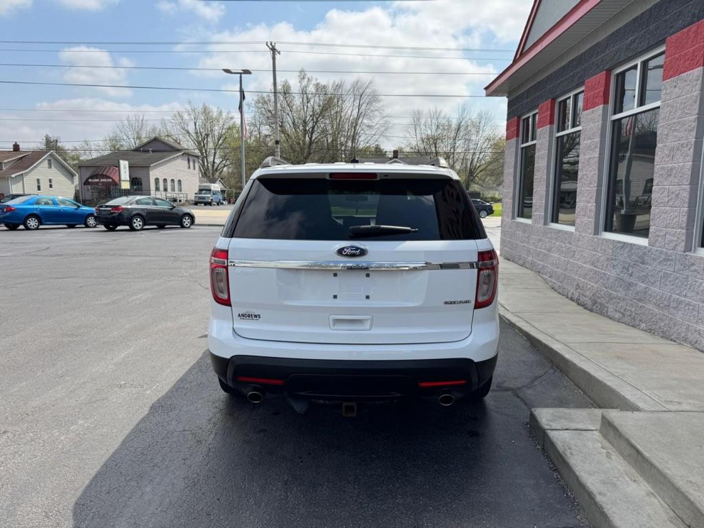 2013 WHITE FORD EXPLORER (1FM5K7B83DG) with an 3.5L engine, Automatic transmission, located at 3100 Covert Avenue, Evansville, IN, 47714, (812) 473-4492, 37.955418, -87.512238 - Photo#3