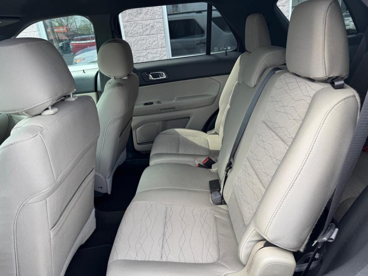 2013 WHITE FORD EXPLORER (1FM5K7B83DG) with an 3.5L engine, Automatic transmission, located at 3100 Covert Avenue, Evansville, IN, 47714, (812) 473-4492, 37.955418, -87.512238 - Photo#5