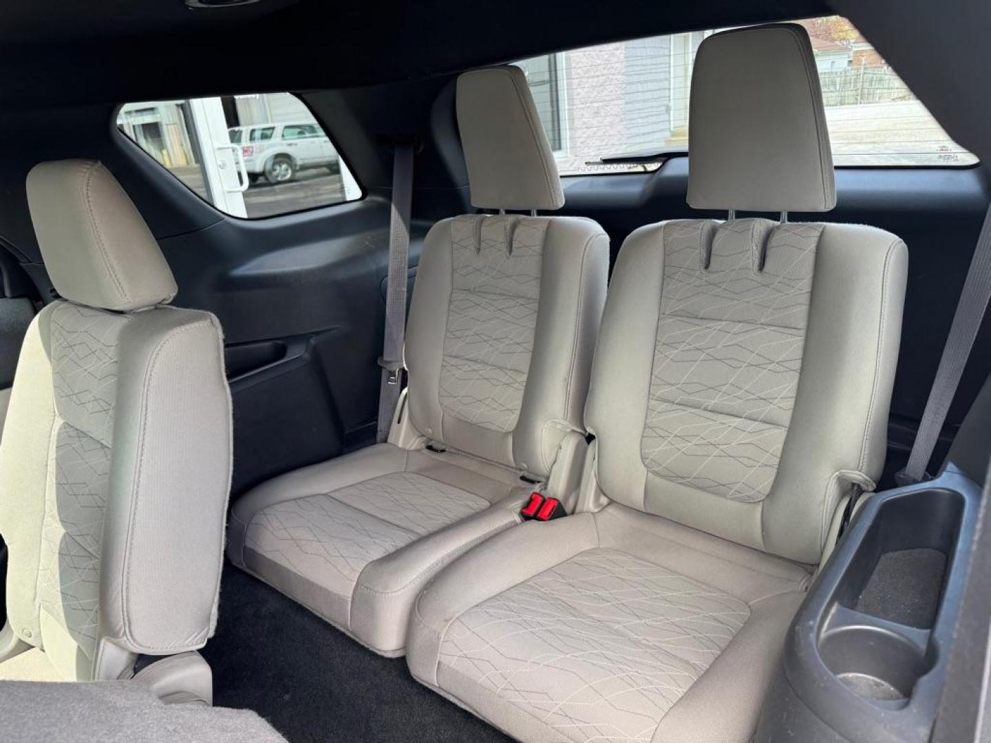 2013 WHITE FORD EXPLORER (1FM5K7B83DG) with an 3.5L engine, Automatic transmission, located at 3100 Covert Avenue, Evansville, IN, 47714, (812) 473-4492, 37.955418, -87.512238 - Photo#6