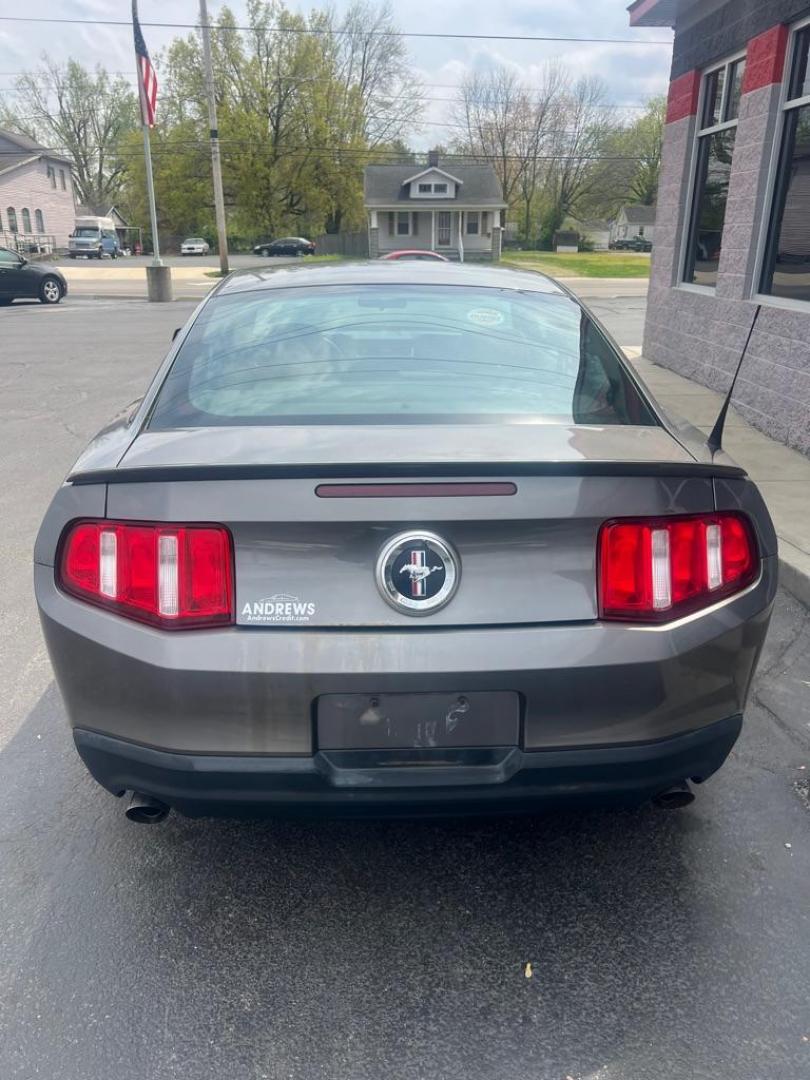 2011 GRAY FORD MUSTANG (1ZVBP8AM0B5) with an 3.7L engine, Automatic transmission, located at 3100 Covert Avenue, Evansville, IN, 47714, (812) 473-4492, 37.955418, -87.512238 - Photo#3
