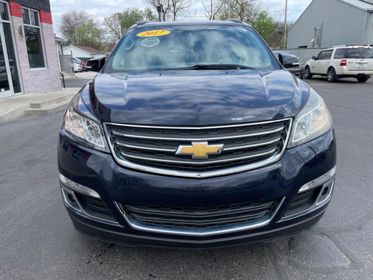 2017 BLUE CHEVROLET TRAVERSE LT (1GNKVGKD3HJ) with an 3.6L engine, Automatic transmission, located at 3100 Covert Avenue, Evansville, IN, 47714, (812) 473-4492, 37.955418, -87.512238 - Photo#1