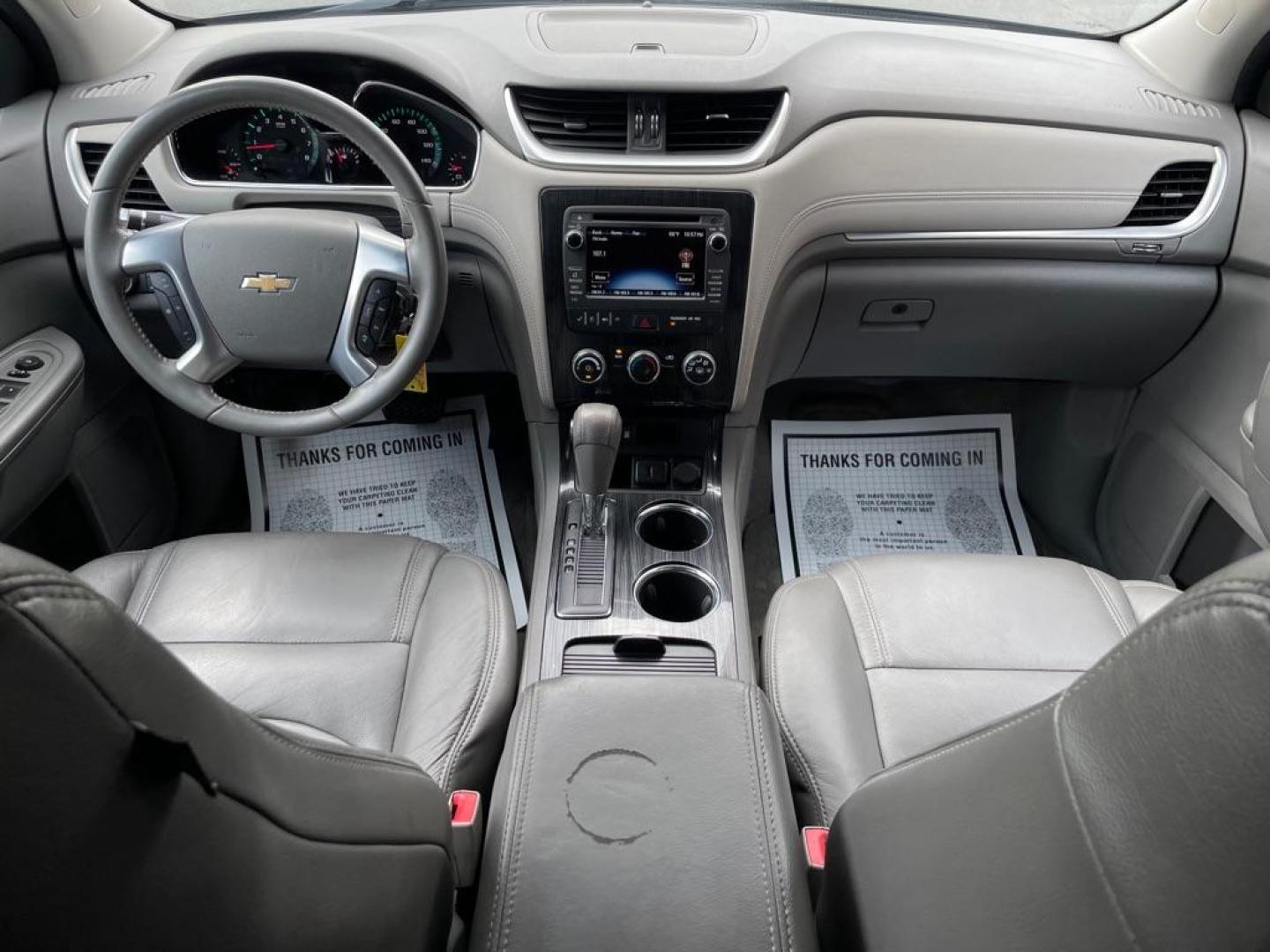 2017 BLUE CHEVROLET TRAVERSE LT (1GNKVGKD3HJ) with an 3.6L engine, Automatic transmission, located at 3100 Covert Avenue, Evansville, IN, 47714, (812) 473-4492, 37.955418, -87.512238 - Photo#4