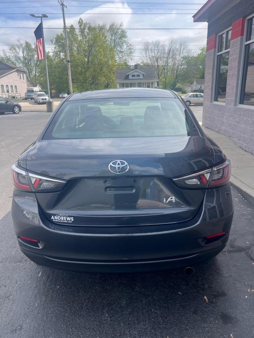 2018 GRAY TOYOTA YARIS IA (3MYDLBYV1JY) with an 1.5L engine, Automatic transmission, located at 3100 Covert Avenue, Evansville, IN, 47714, (812) 473-4492, 37.955418, -87.512238 - Photo#3