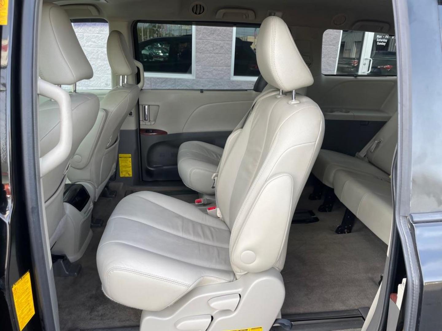 2013 BLACK TOYOTA SIENNA XLE (5TDYK3DC8DS) with an 3.5L engine, Automatic transmission, located at 3100 Covert Avenue, Evansville, IN, 47714, (812) 473-4492, 37.955418, -87.512238 - Photo#6