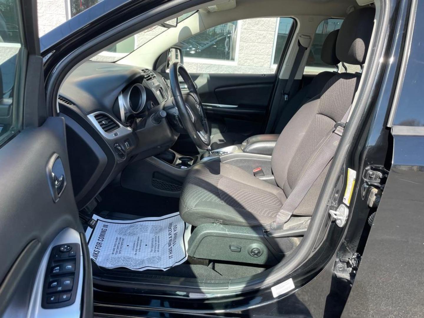 2015 BLACK DODGE JOURNEY SE (3C4PDCAB3FT) with an 2.4L engine, Automatic transmission, located at 3100 Covert Avenue, Evansville, IN, 47714, (812) 473-4492, 37.955418, -87.512238 - Photo#5