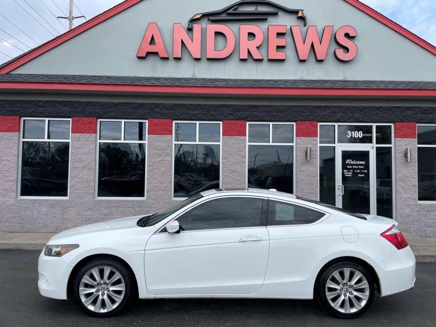 2010 WHITE HONDA ACCORD EXL (1HGCS2B85AA) with an 3.5L engine, Automatic transmission, located at 3100 Covert Avenue, Evansville, IN, 47714, (812) 473-4492, 37.955418, -87.512238 - Photo#0