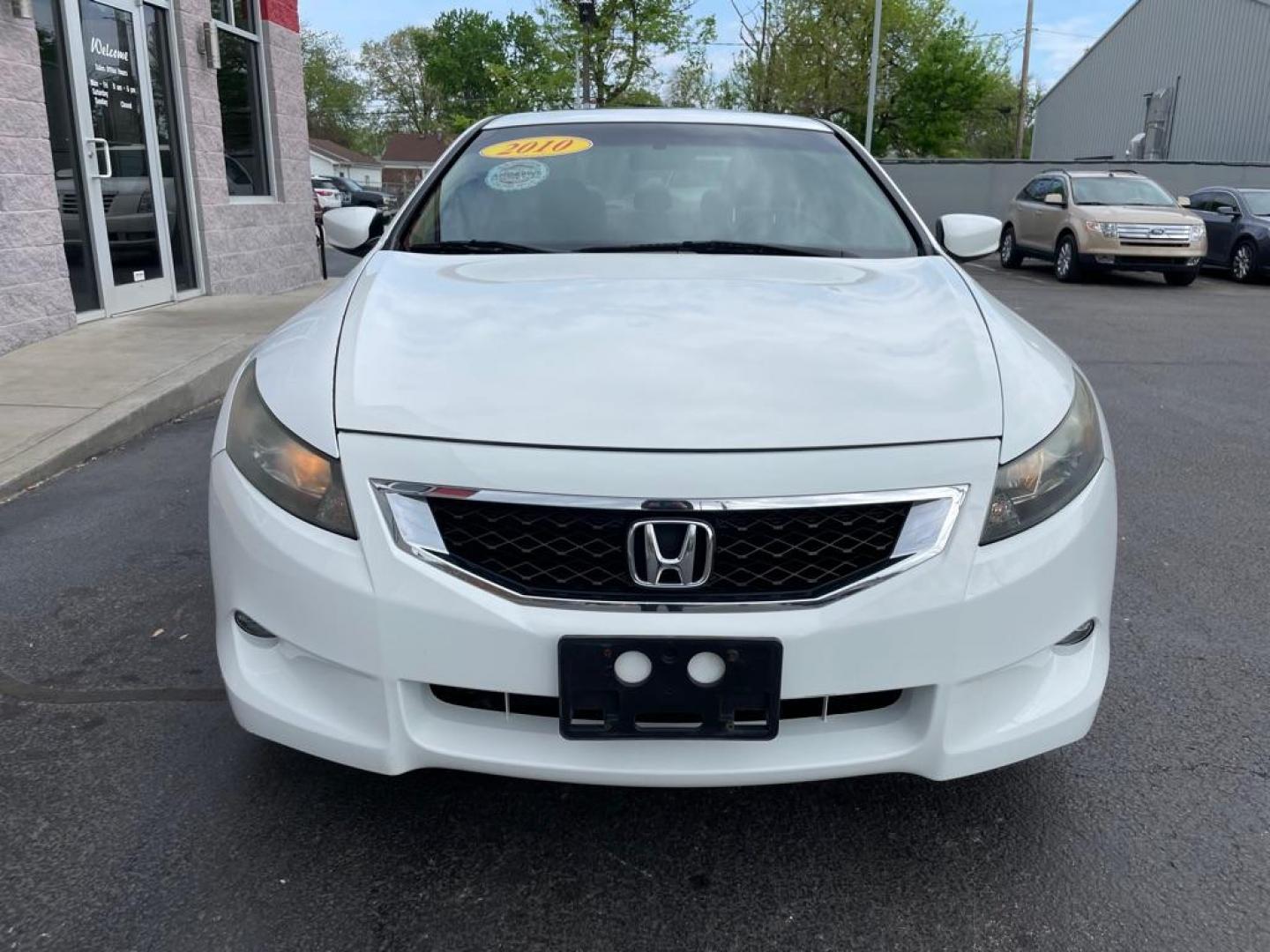 2010 WHITE HONDA ACCORD EXL (1HGCS2B85AA) with an 3.5L engine, Automatic transmission, located at 3100 Covert Avenue, Evansville, IN, 47714, (812) 473-4492, 37.955418, -87.512238 - Photo#1