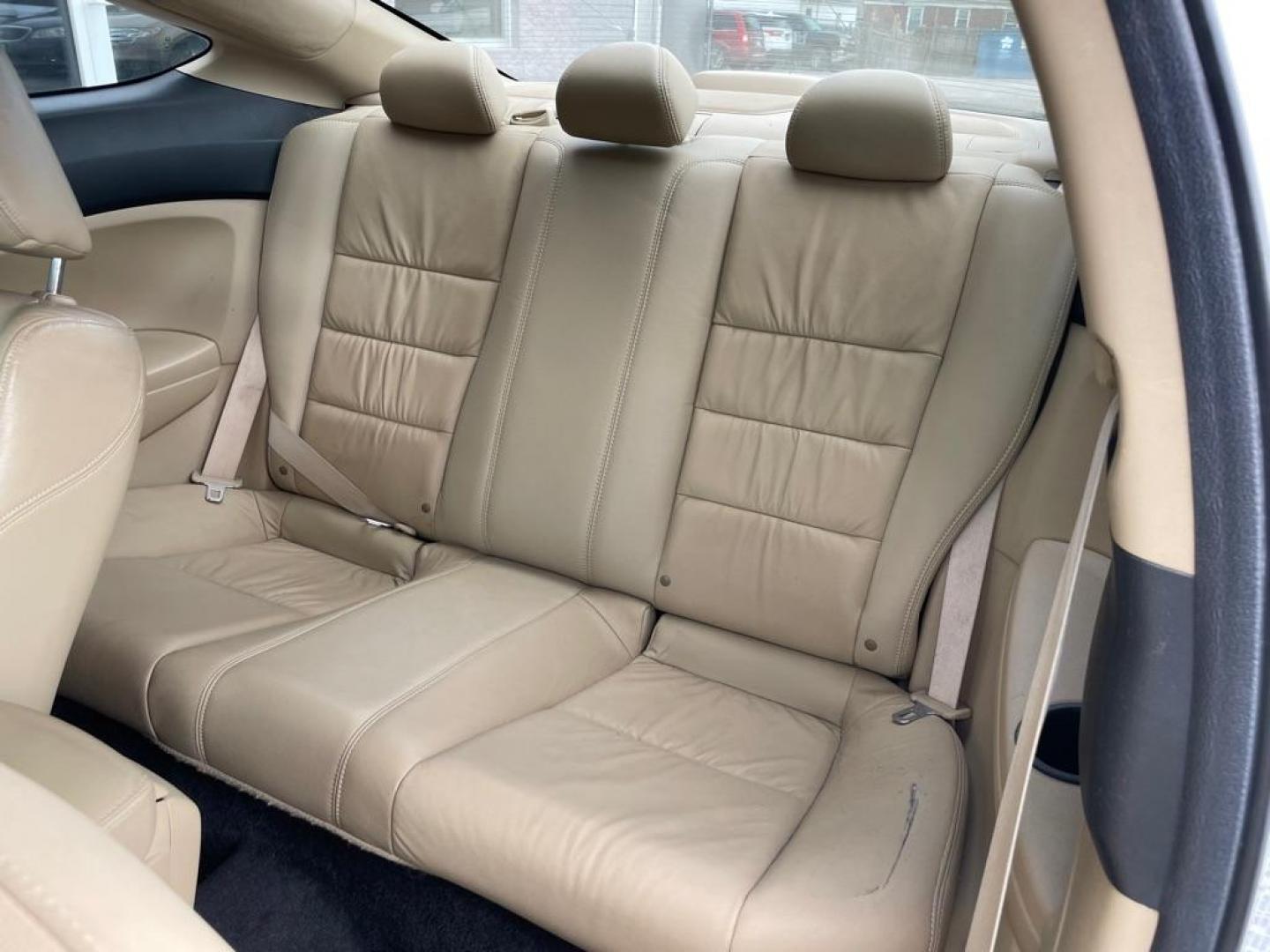 2010 WHITE HONDA ACCORD EXL (1HGCS2B85AA) with an 3.5L engine, Automatic transmission, located at 3100 Covert Avenue, Evansville, IN, 47714, (812) 473-4492, 37.955418, -87.512238 - Photo#6