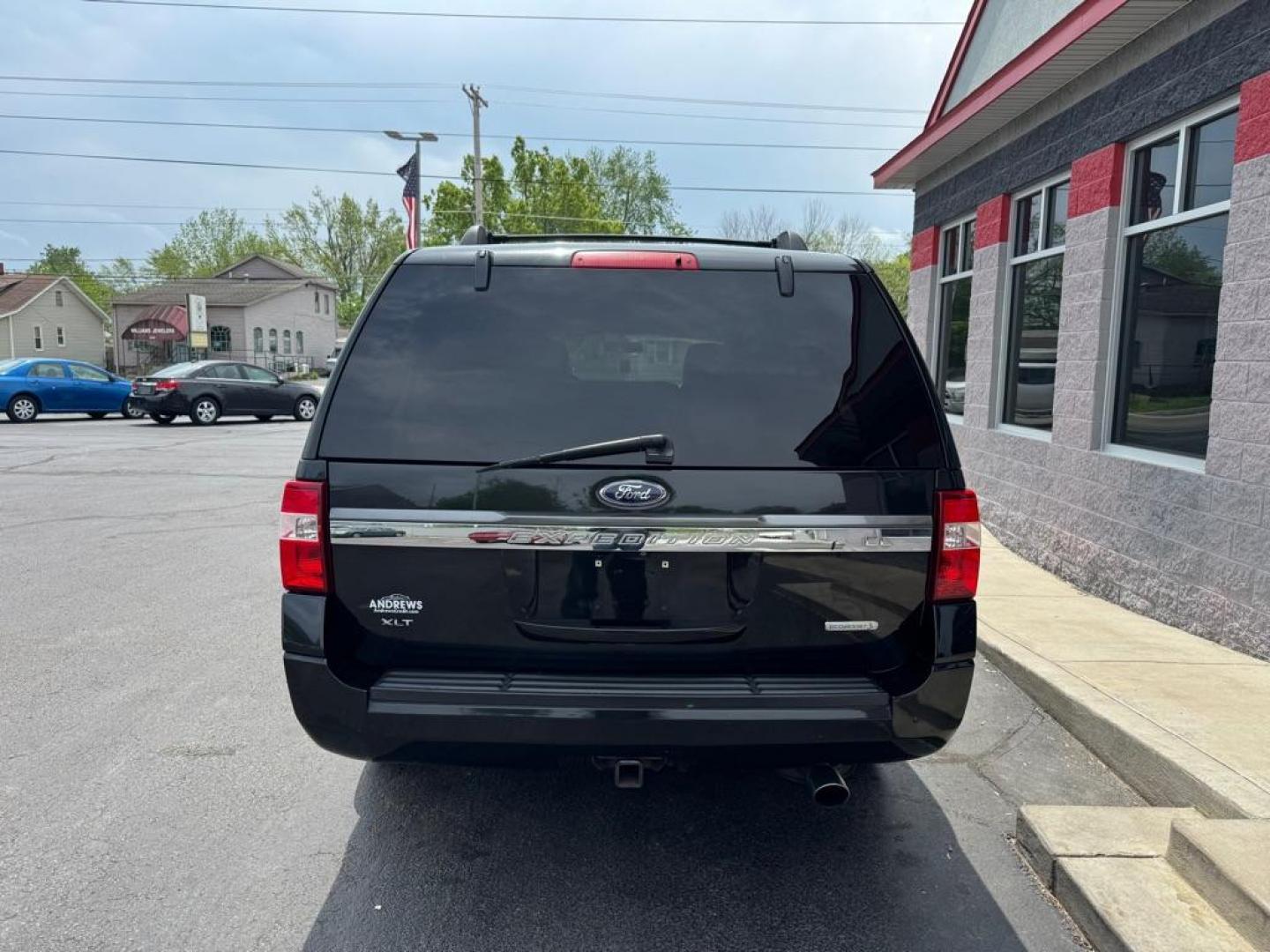 2015 BLACK FORD EXPEDITION EL XLT (1FMJK1HT1FE) with an 3.5L engine, Automatic transmission, located at 3100 Covert Avenue, Evansville, IN, 47714, (812) 473-4492, 37.955418, -87.512238 - Photo#3