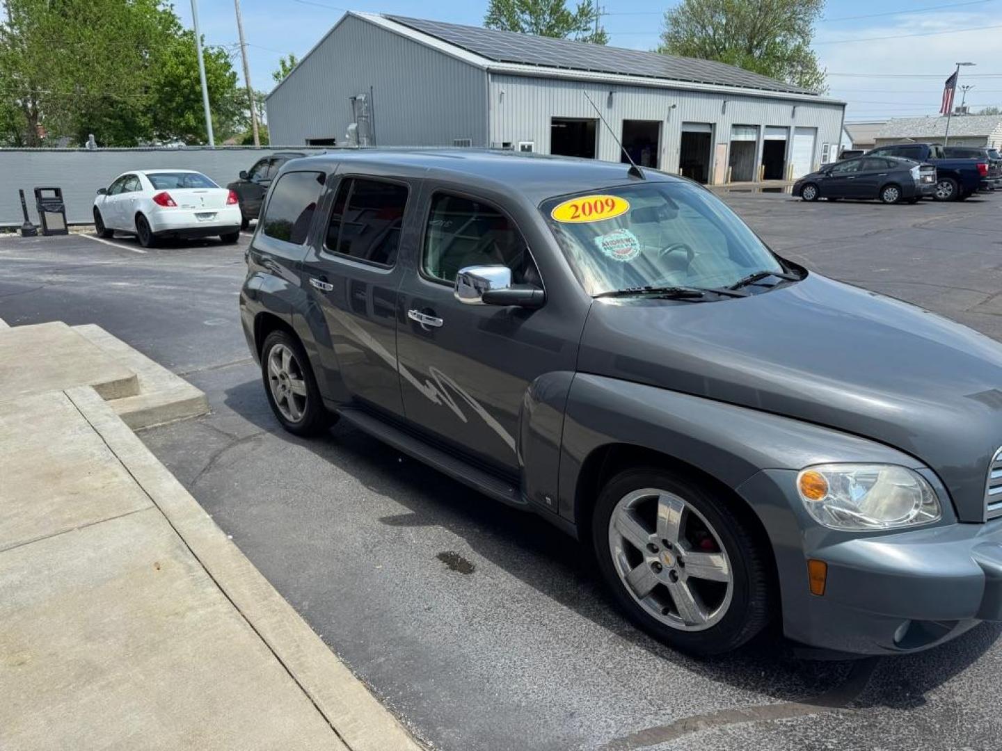 2009 GRAY CHEVROLET HHR LT (3GNCA53V89S) with an 2.4L engine, Automatic transmission, located at 3100 Covert Avenue, Evansville, IN, 47714, (812) 473-4492, 37.955418, -87.512238 - Photo#2