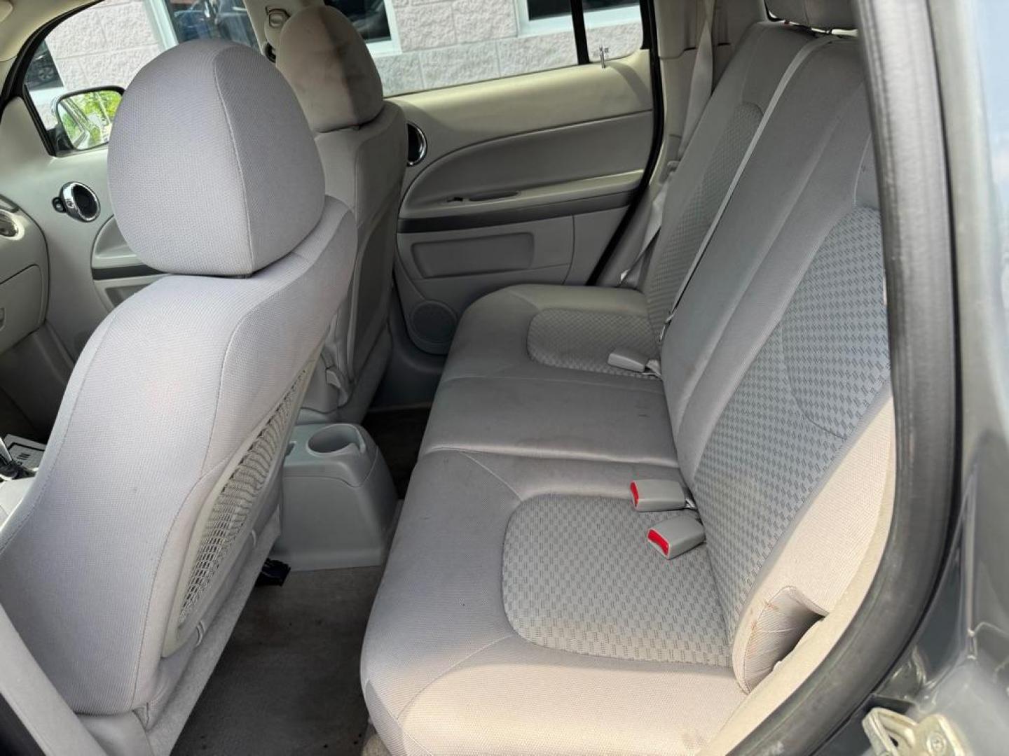 2009 GRAY CHEVROLET HHR LT (3GNCA53V89S) with an 2.4L engine, Automatic transmission, located at 3100 Covert Avenue, Evansville, IN, 47714, (812) 473-4492, 37.955418, -87.512238 - Photo#5