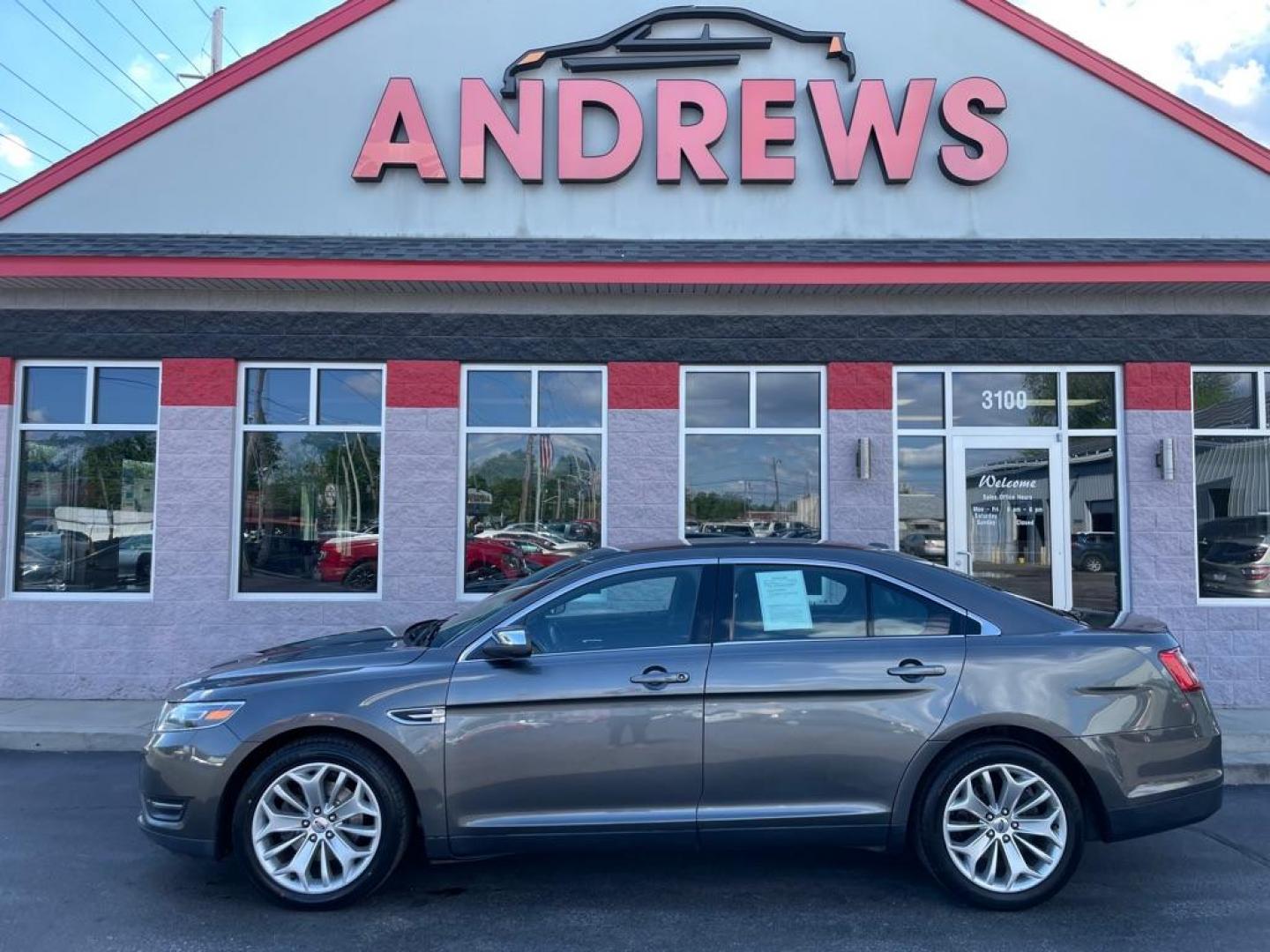 2017 GRAY FORD TAURUS LIMITED (1FAHP2F84HG) with an 3.5L engine, Automatic transmission, located at 3100 Covert Avenue, Evansville, IN, 47714, (812) 473-4492, 37.955418, -87.512238 - Photo#0
