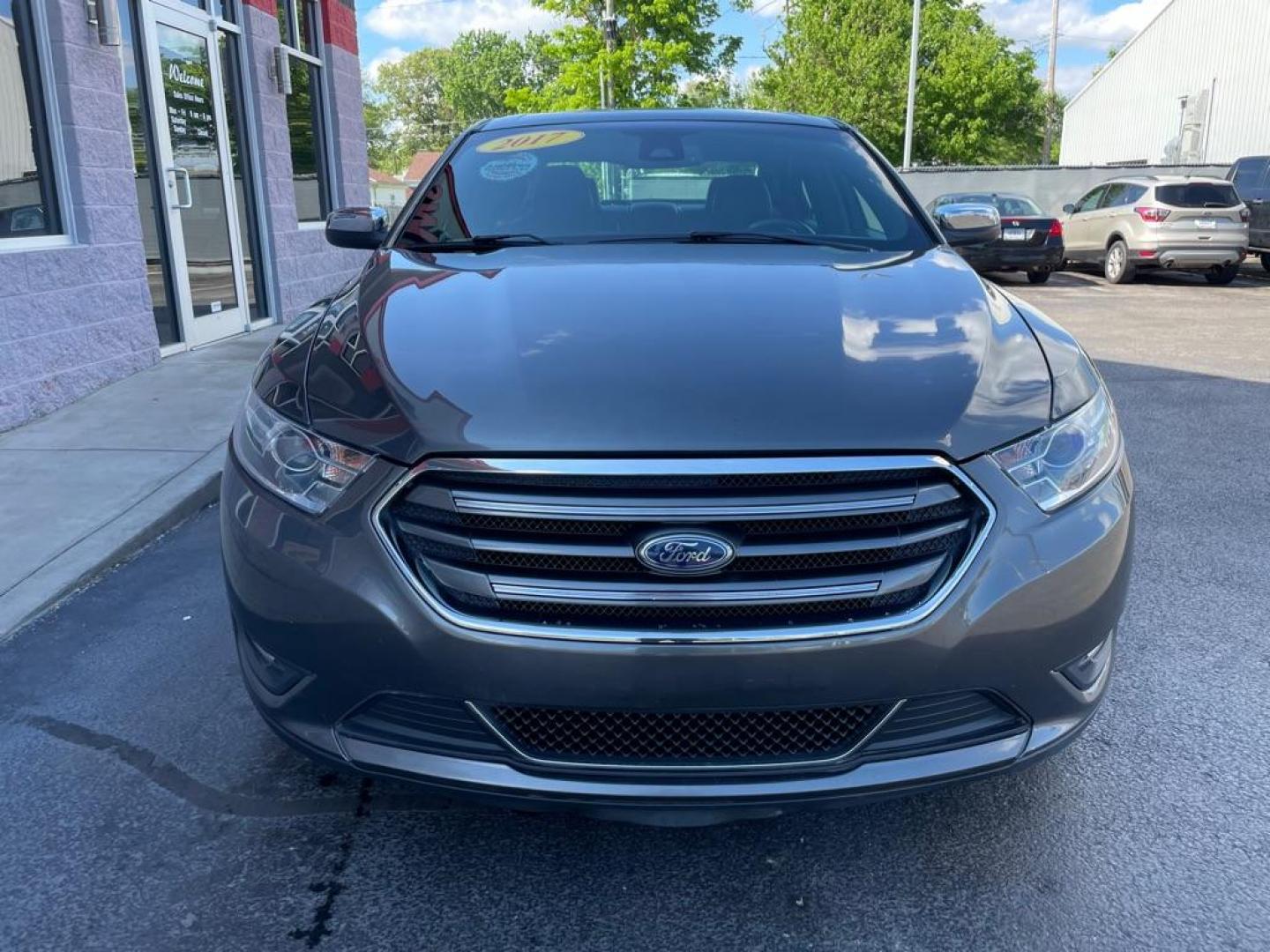 2017 GRAY FORD TAURUS LIMITED (1FAHP2F84HG) with an 3.5L engine, Automatic transmission, located at 3100 Covert Avenue, Evansville, IN, 47714, (812) 473-4492, 37.955418, -87.512238 - Photo#1