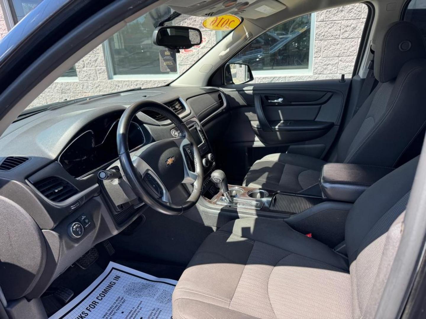 2016 BLACK CHEVROLET TRAVERSE LT (1GNKVGKD3GJ) with an 3.6L engine, Automatic transmission, located at 3100 Covert Avenue, Evansville, IN, 47714, (812) 473-4492, 37.955418, -87.512238 - Photo#4