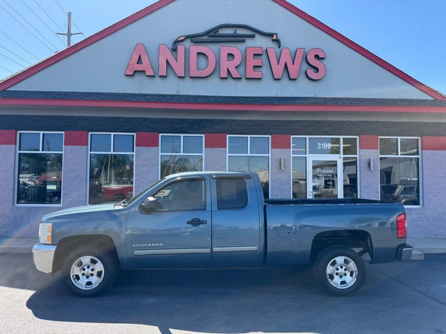 2012 BLUE CHEVROLET SILVERADO 1500 LT (1GCRCSE08CZ) with an 5.3L engine, Automatic transmission, located at 3100 Covert Avenue, Evansville, IN, 47714, (812) 473-4492, 37.955418, -87.512238 - Photo#0