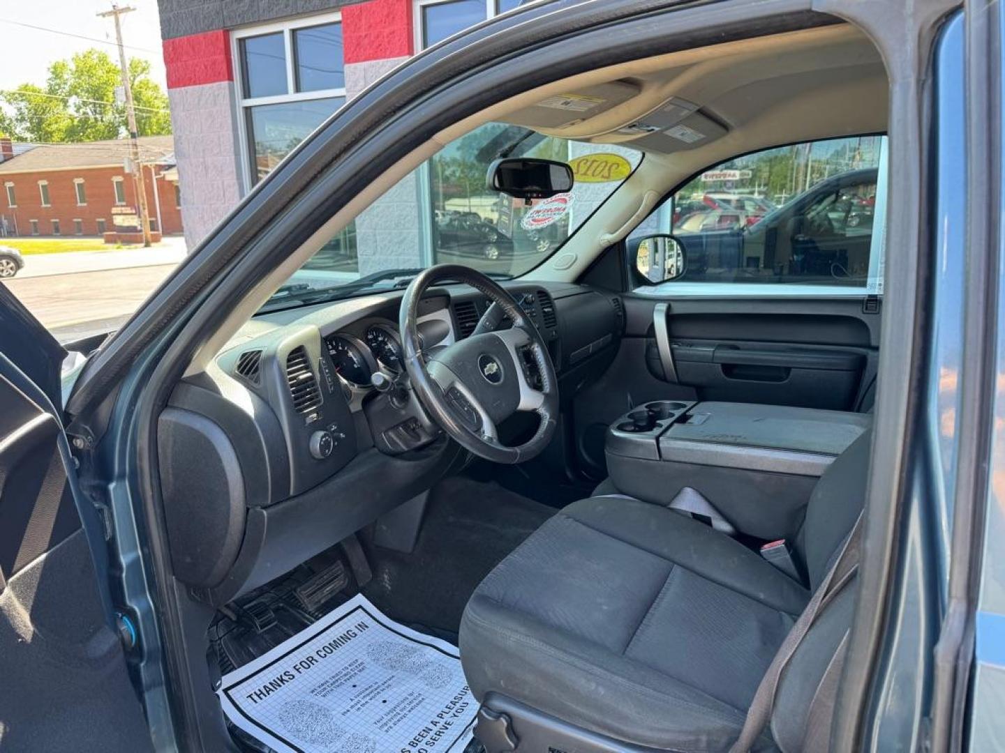 2012 BLUE CHEVROLET SILVERADO 1500 LT (1GCRCSE08CZ) with an 5.3L engine, Automatic transmission, located at 3100 Covert Avenue, Evansville, IN, 47714, (812) 473-4492, 37.955418, -87.512238 - Photo#4