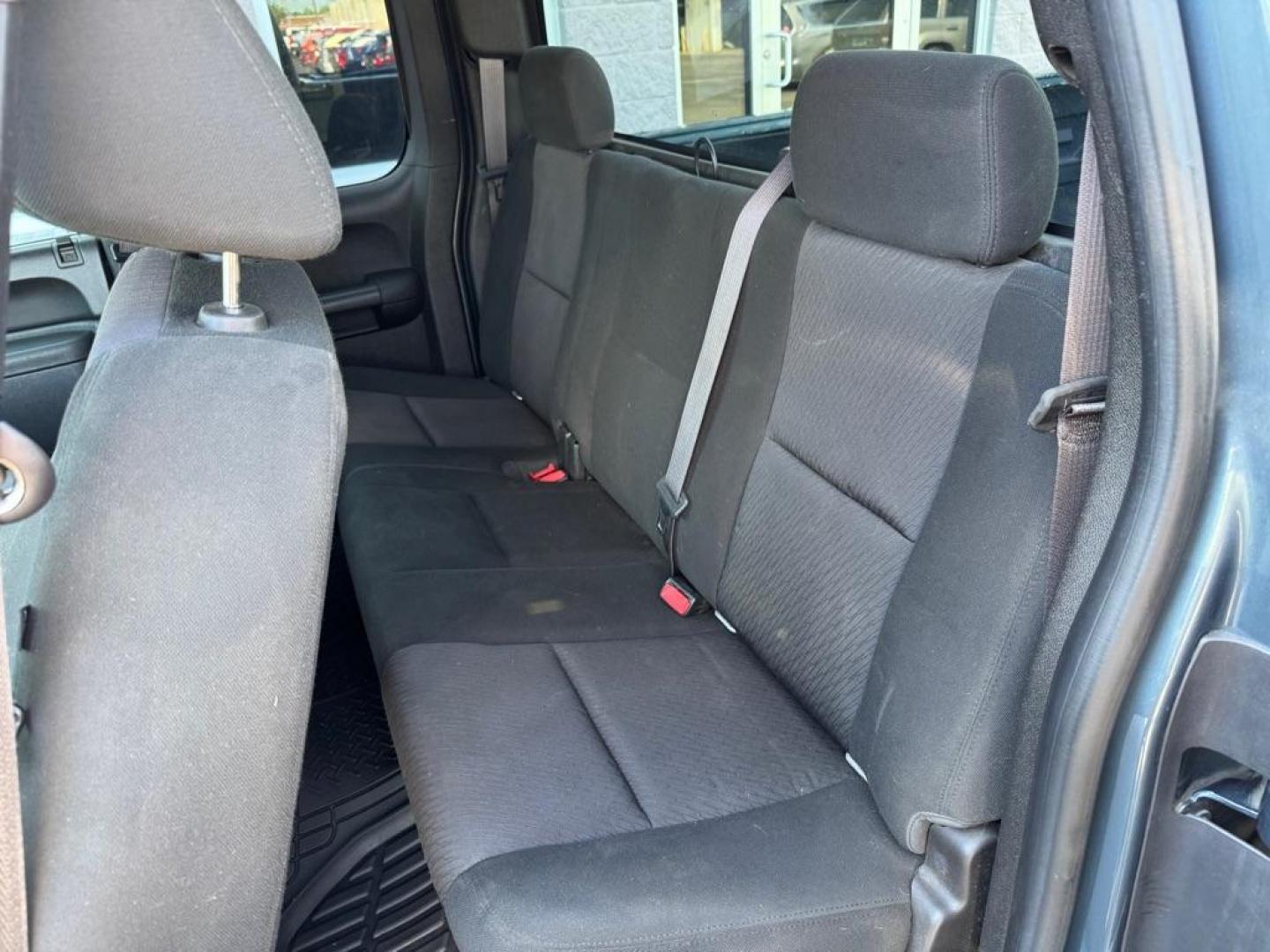 2012 BLUE CHEVROLET SILVERADO 1500 LT (1GCRCSE08CZ) with an 5.3L engine, Automatic transmission, located at 3100 Covert Avenue, Evansville, IN, 47714, (812) 473-4492, 37.955418, -87.512238 - Photo#5