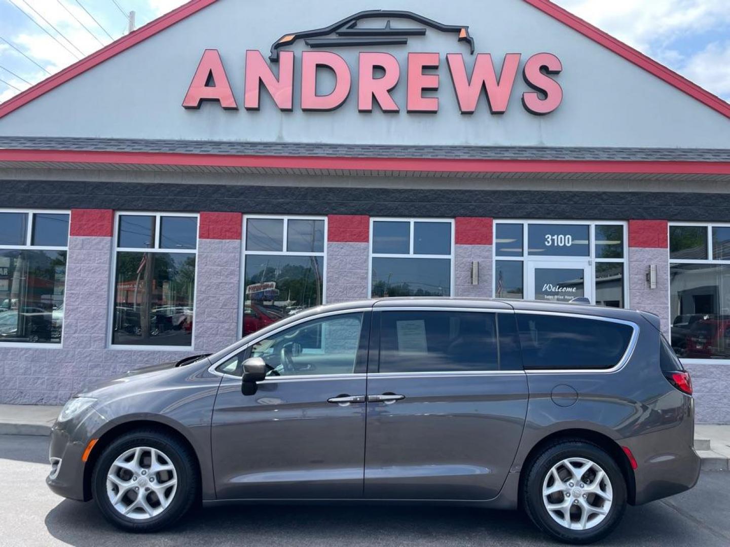 2017 GRAY CHRYSLER PACIFICA TOURING L (2C4RC1BG1HR) with an 3.6L engine, Automatic transmission, located at 3100 Covert Avenue, Evansville, IN, 47714, (812) 473-4492, 37.955418, -87.512238 - Photo#0