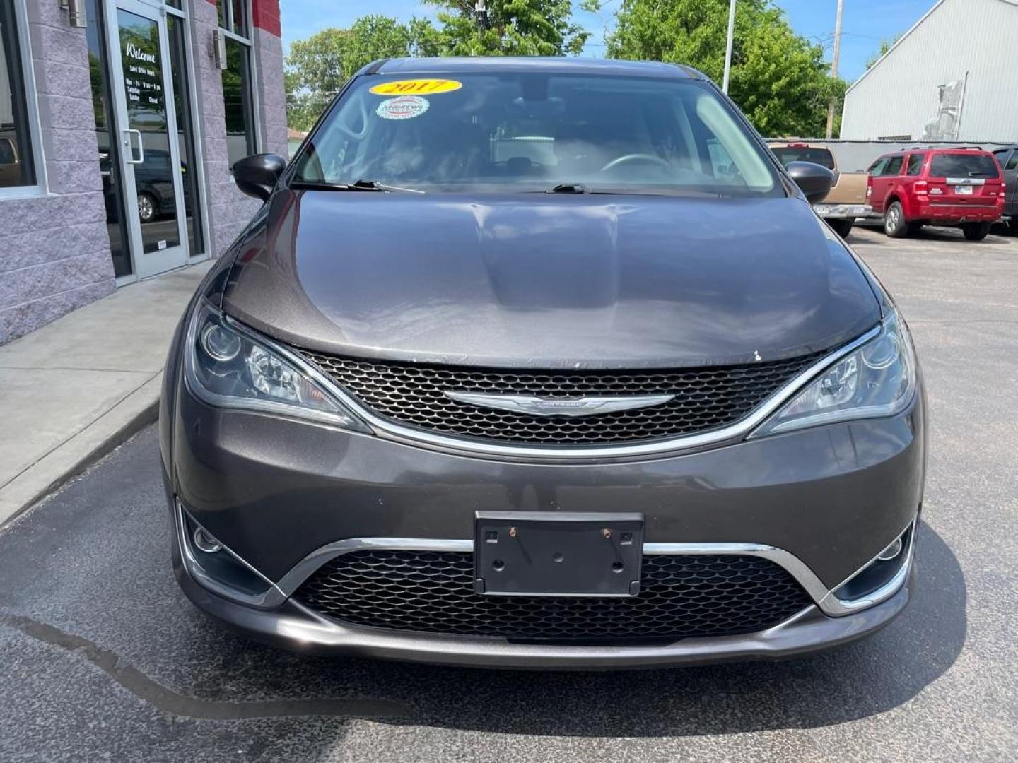 2017 GRAY CHRYSLER PACIFICA TOURING L (2C4RC1BG1HR) with an 3.6L engine, Automatic transmission, located at 3100 Covert Avenue, Evansville, IN, 47714, (812) 473-4492, 37.955418, -87.512238 - Photo#1