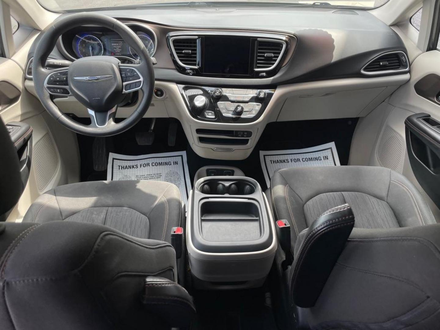 2017 GRAY CHRYSLER PACIFICA TOURING L (2C4RC1BG1HR) with an 3.6L engine, Automatic transmission, located at 3100 Covert Avenue, Evansville, IN, 47714, (812) 473-4492, 37.955418, -87.512238 - Photo#4
