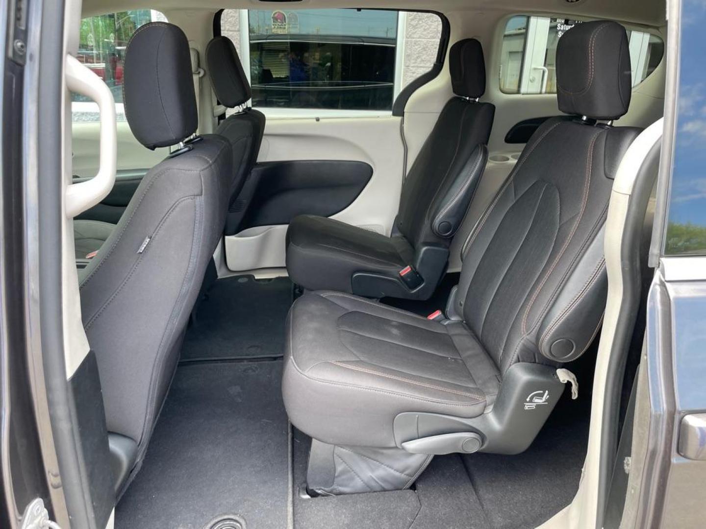 2017 GRAY CHRYSLER PACIFICA TOURING L (2C4RC1BG1HR) with an 3.6L engine, Automatic transmission, located at 3100 Covert Avenue, Evansville, IN, 47714, (812) 473-4492, 37.955418, -87.512238 - Photo#6