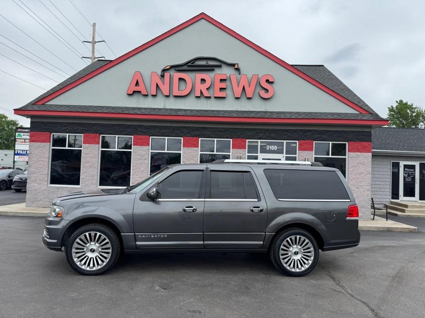 2015 GRAY LINCOLN NAVIGATOR L (5LMJJ3JT5FE) with an 3.5L engine, Automatic transmission, located at 3100 Covert Avenue, Evansville, IN, 47714, (812) 473-4492, 37.955418, -87.512238 - Photo#0