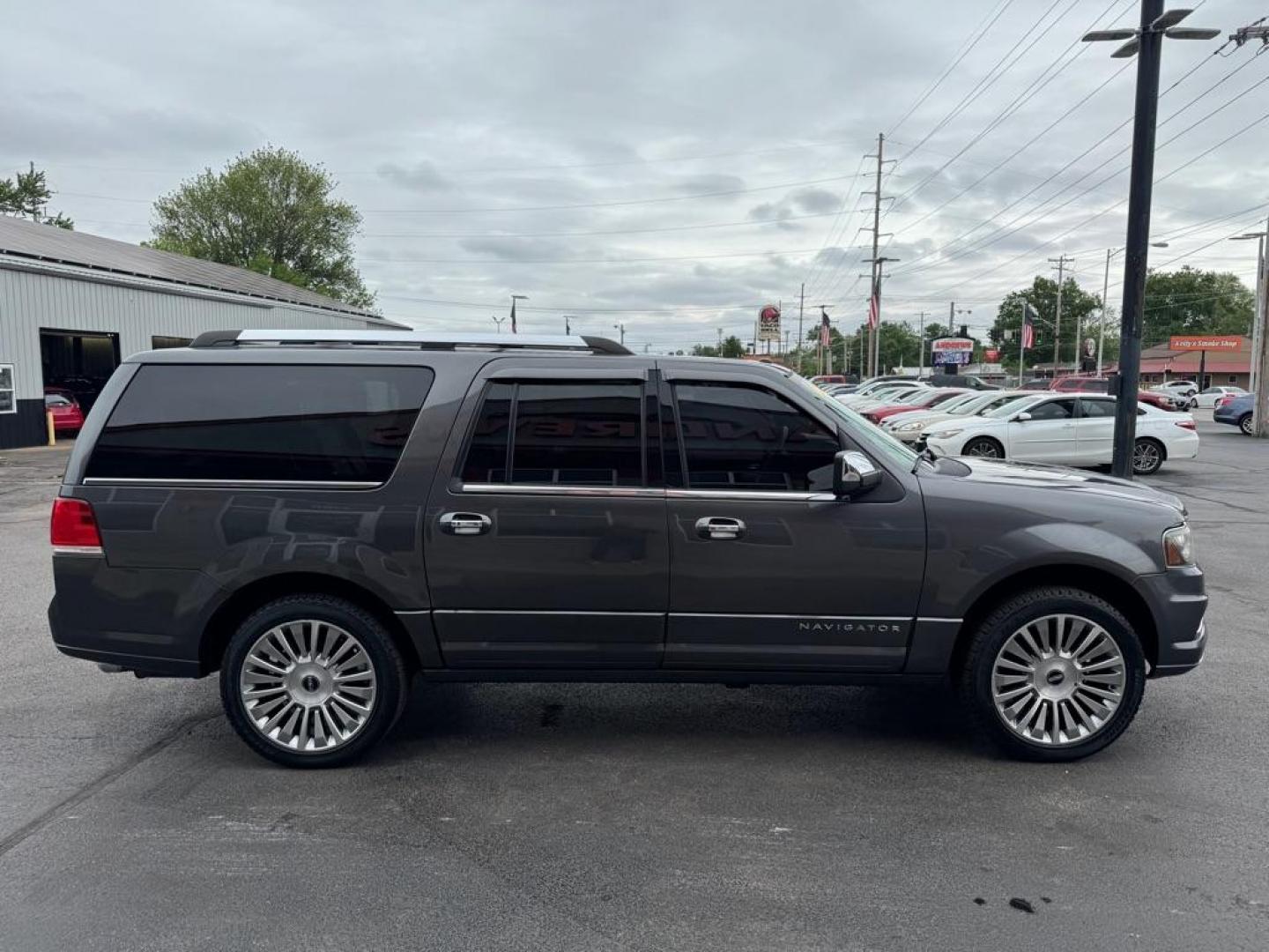 2015 GRAY LINCOLN NAVIGATOR L (5LMJJ3JT5FE) with an 3.5L engine, Automatic transmission, located at 3100 Covert Avenue, Evansville, IN, 47714, (812) 473-4492, 37.955418, -87.512238 - Photo#2