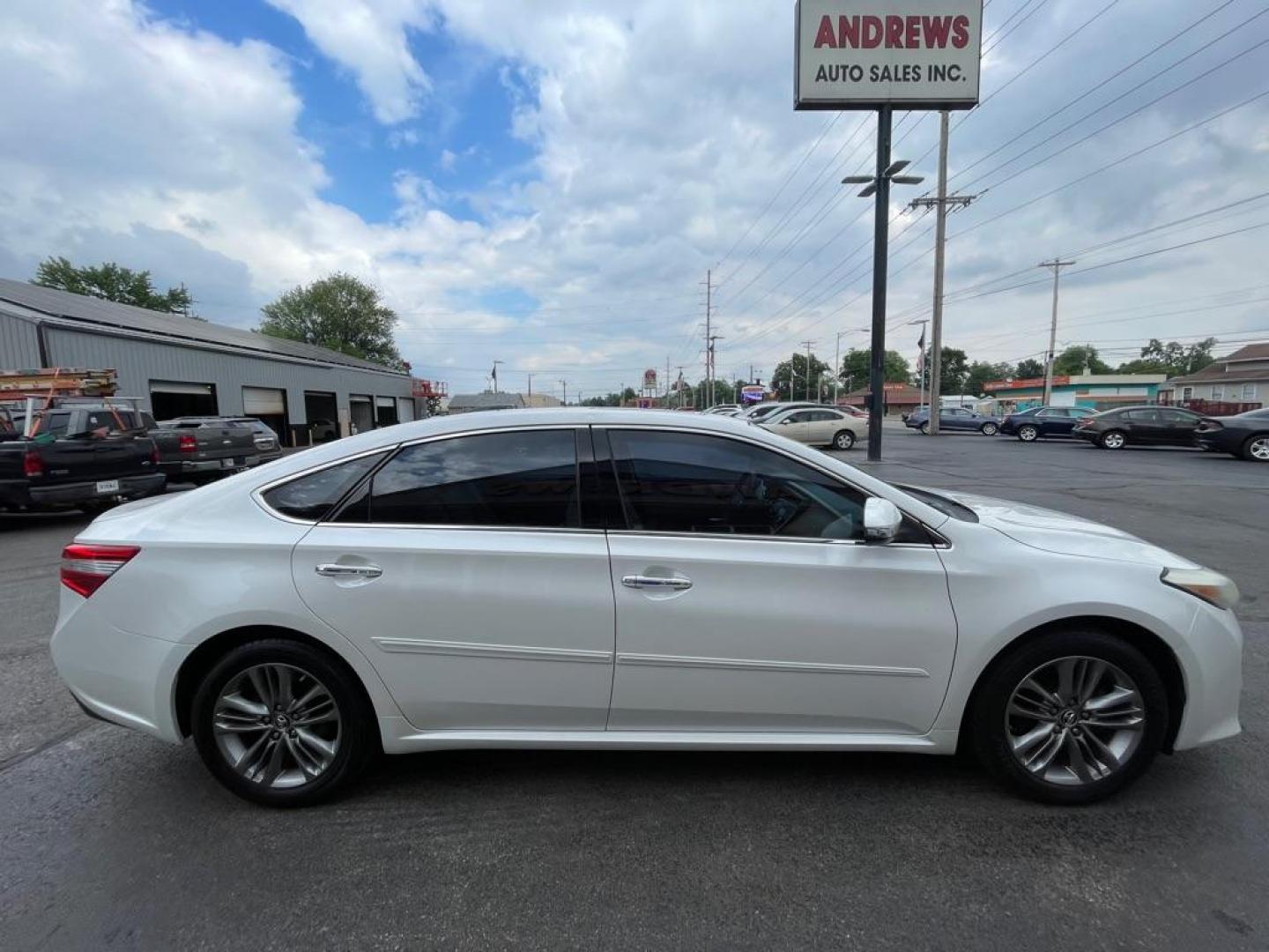 2013 WHITE TOYOTA AVALON BASE (4T1BK1EB5DU) with an 3.5L engine, Automatic transmission, located at 3100 Covert Avenue, Evansville, IN, 47714, (812) 473-4492, 37.955418, -87.512238 - Photo#2