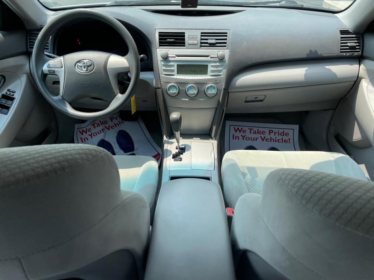 2009 BLUE TOYOTA CAMRY BASE (4T4BE46K69R) with an 2.4L engine, Automatic transmission, located at 3100 Covert Avenue, Evansville, IN, 47714, (812) 473-4492, 37.955418, -87.512238 - Photo#4