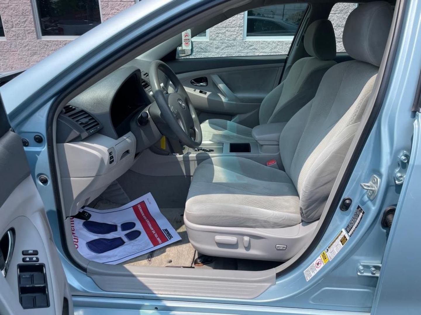 2009 BLUE TOYOTA CAMRY BASE (4T4BE46K69R) with an 2.4L engine, Automatic transmission, located at 3100 Covert Avenue, Evansville, IN, 47714, (812) 473-4492, 37.955418, -87.512238 - Photo#5