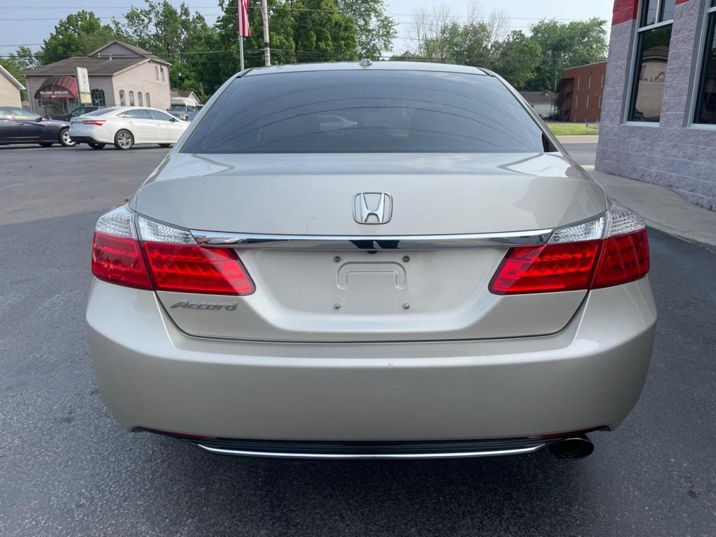 2013 GOLD HONDA ACCORD EXL (1HGCR2F8XDA) with an 2.4L engine, Continuously Variable transmission, located at 3100 Covert Avenue, Evansville, IN, 47714, (812) 473-4492, 37.955418, -87.512238 - Photo#3