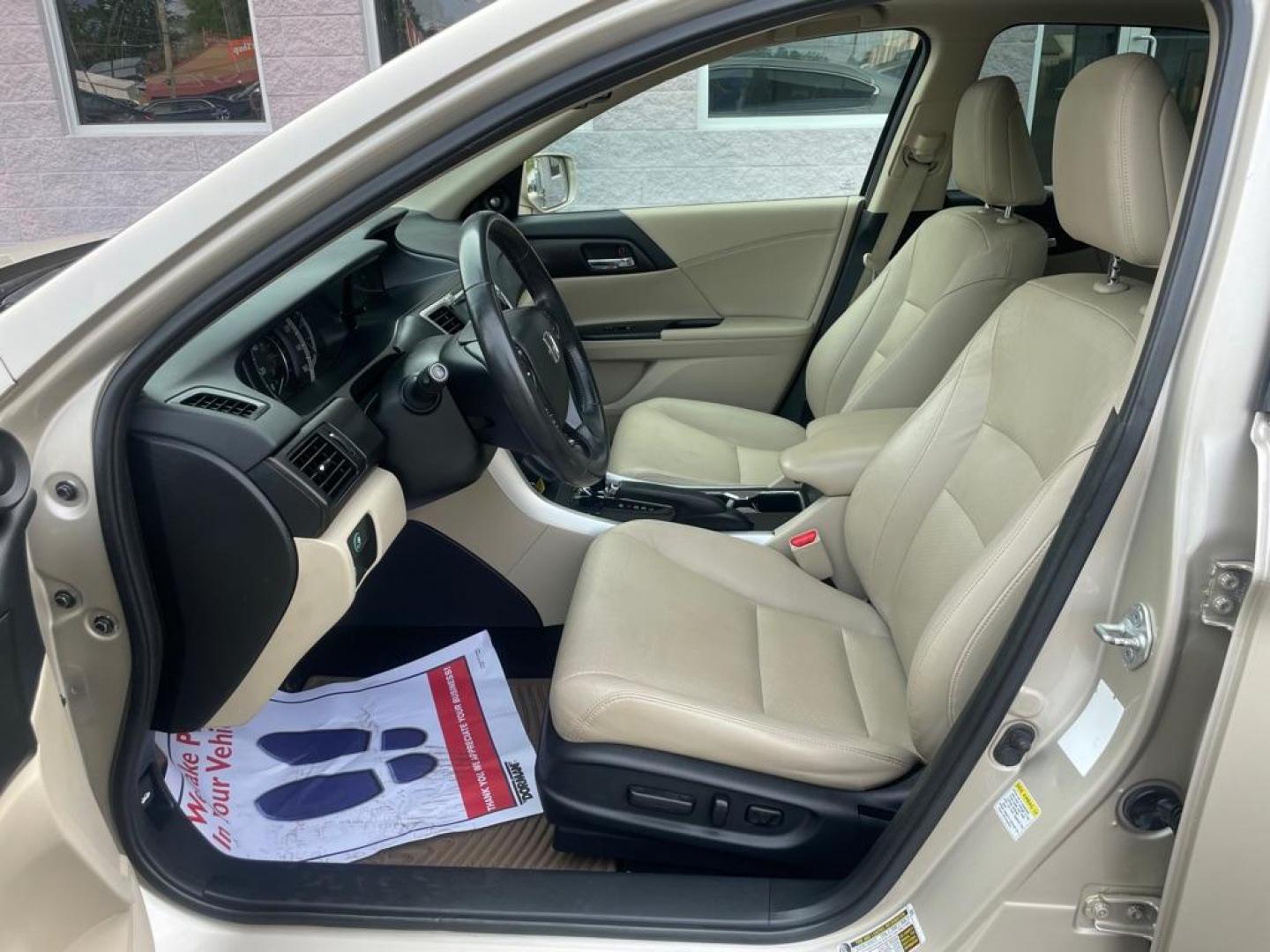 2013 GOLD HONDA ACCORD EXL (1HGCR2F8XDA) with an 2.4L engine, Continuously Variable transmission, located at 3100 Covert Avenue, Evansville, IN, 47714, (812) 473-4492, 37.955418, -87.512238 - Photo#5